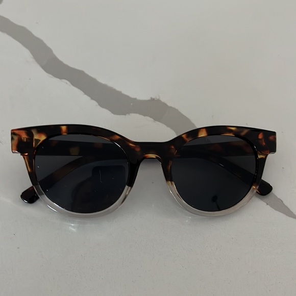 Sunglasses, round lenses - Picture 2 of 3